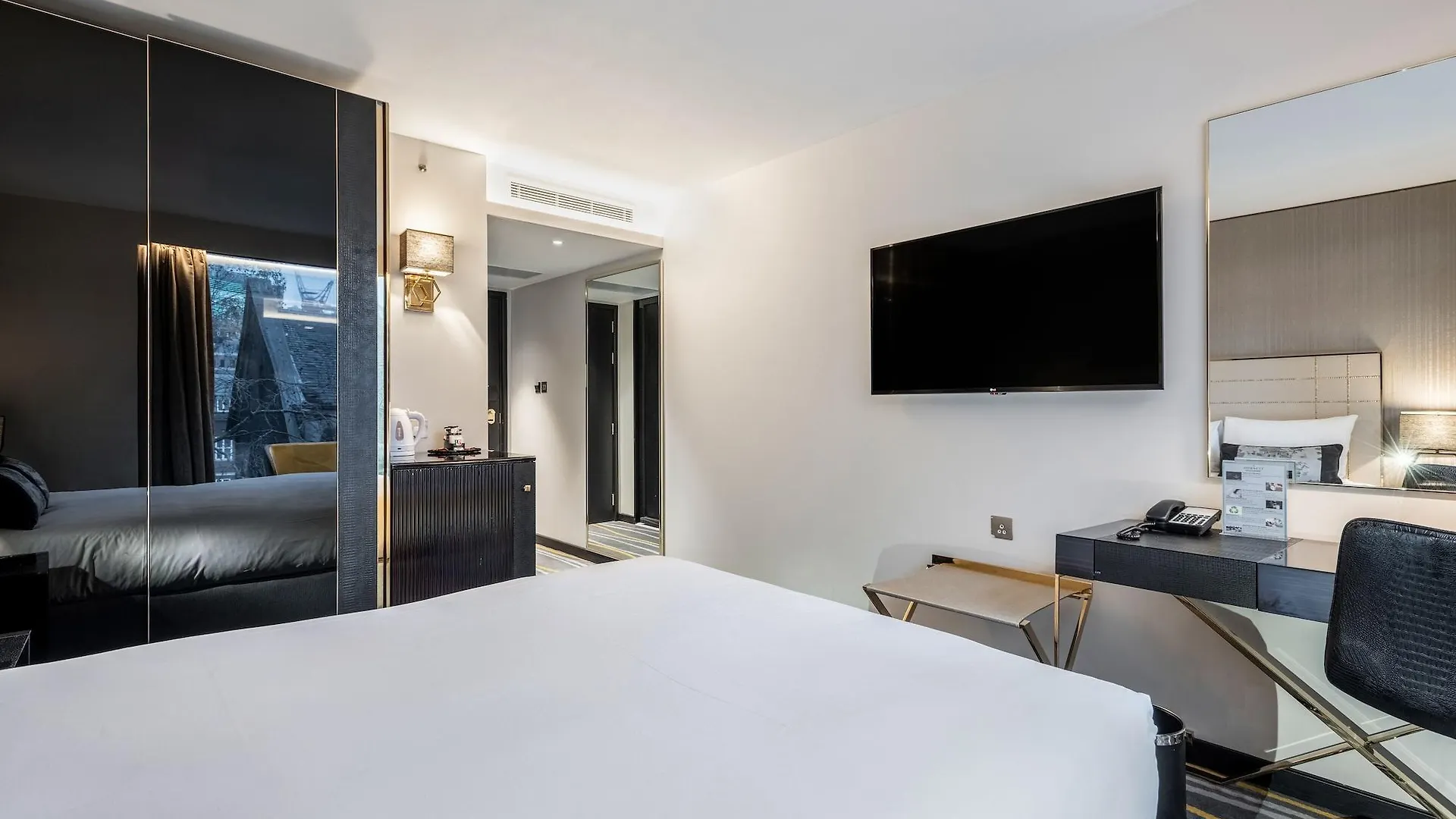 Hotel Saint لندن 4*,